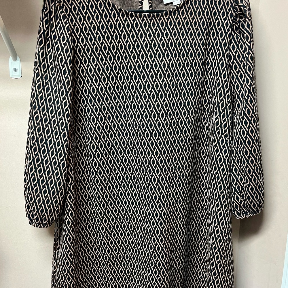 Elegant Black And Tan Geometric Dress - image 1